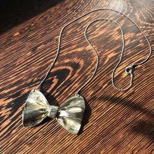 Bow necklace